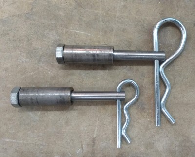Transom Wheel Bolts R Pins.jpg